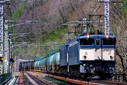 [EF64牽引の貨物]