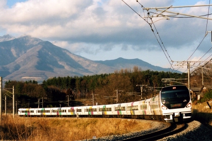 [八ヶ岳背景E257系]
