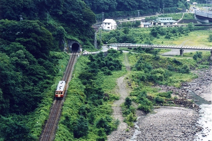 [朱色キハ52(425D)]